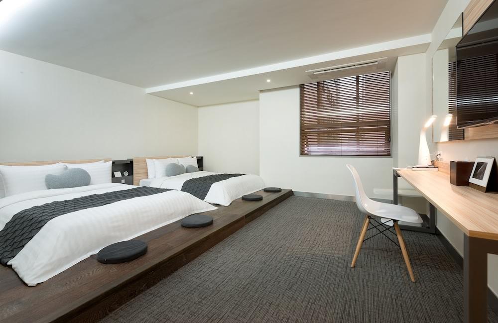 Metro Myeongdong Hotel 3*